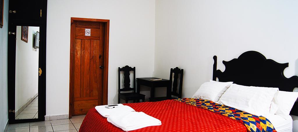 Uw Oasis Hotel La Ceiba Zimmer foto