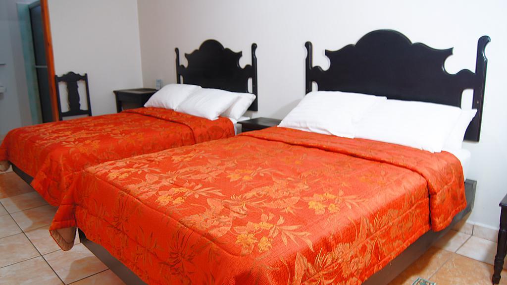 Uw Oasis Hotel La Ceiba Zimmer foto