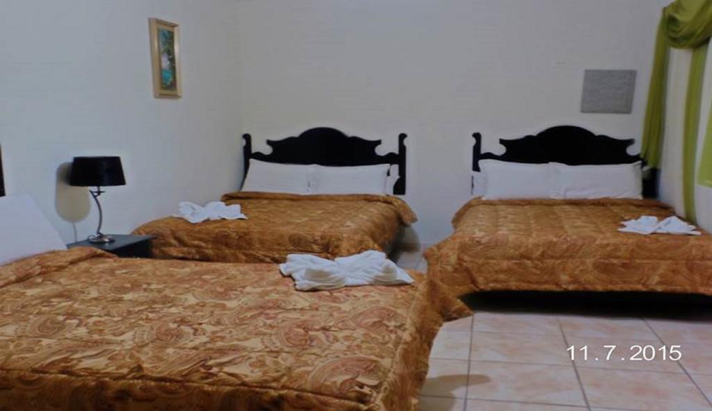 Uw Oasis Hotel La Ceiba Zimmer foto