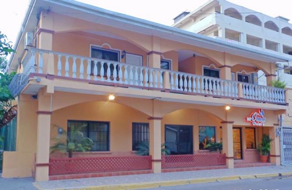 Uw Oasis Hotel La Ceiba Exterior foto