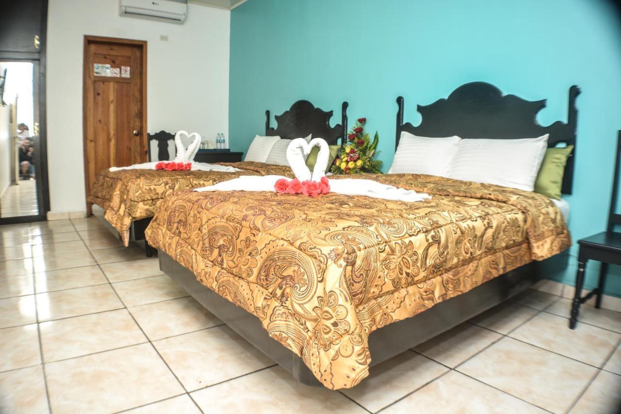 Uw Oasis Hotel La Ceiba Exterior foto